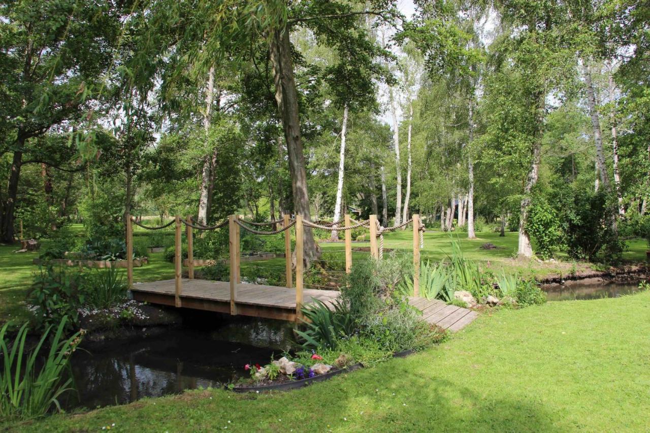 Готель Le Moulin Fouret Saint-Aubin-le-Vertueux Екстер'єр фото